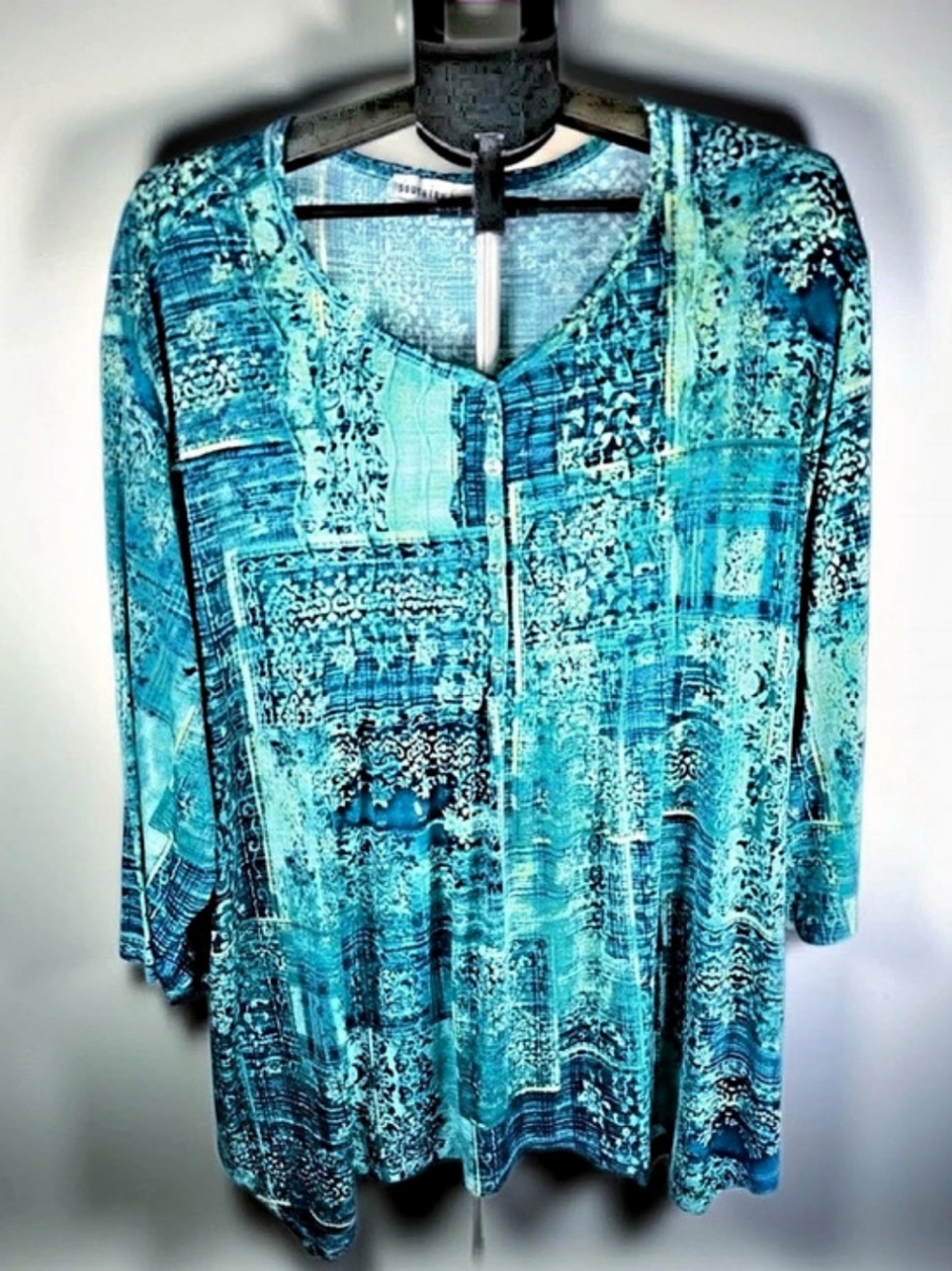 BRAND: Southern Lady Abstract Print V-Neck Blouse in Blue & Green Like New